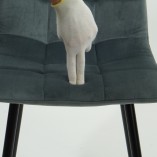 Krzesło welurowe pikowane Mila Velvet szare Signal do salonu