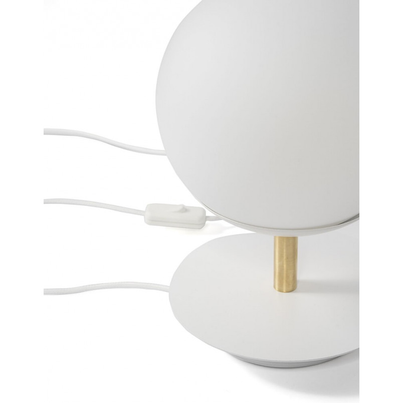 Lampa stołowa szklana kula Plaat biało-mosiężna | Ummo