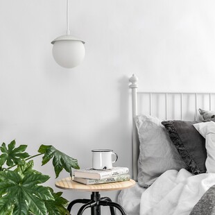 Lampa wisząca szklana kula Kuul 15 biała marki Ummo