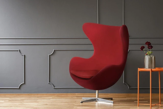 Designerski, czerwony fotel obrotowy do salonu Jajo inps. Egg chair
