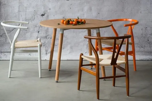 Designerskie białe krzesło drewniane Wicker z plecionym siedziskiem