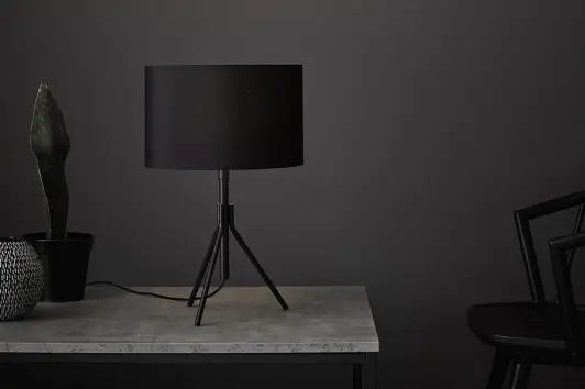 Czarna lampa stołowa trójnóg z abażurem Sling Markslojd